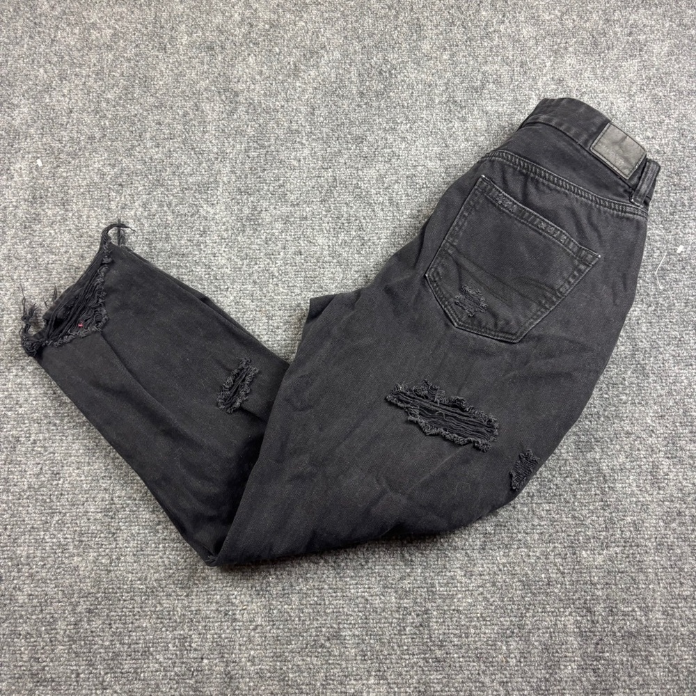 AMERICAN EAGLE Women’s Black Denim Curvy Mom Jean Distressed size: 4 Short